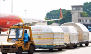 DHL Express hỗ trợ vận chuyển lô vaccine COVID-19 của Pfizer về Việt Nam