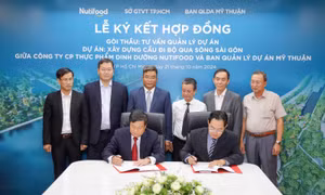 Ký kết tư vấn quản lý dự án xây dựng công trình cầu đi bộ qua sông Sài Gòn