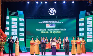 SHB nhận Bằng khen tại Lễ tôn vinh Doanh nhân, Doanh nghiệp Thăng Long 2024