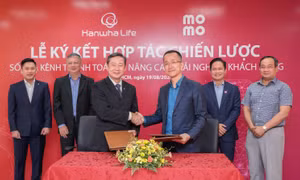 Hanwha Life Việt Nam hợp tác chiến lược cùng Ví điện tử MoMo và đơn vị trung gian thanh toán Payoo