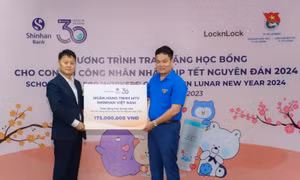 Trao học bổng cho học sinh nghèo vượt khó TP Hồ Chí Minh