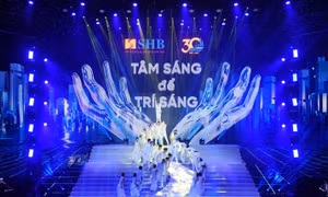 Gần 4.000 người SHB thăng hoa trong Đại lễ kỷ niệm 30 năm 'Chuyện kể Từ Tâm'