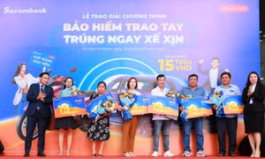 Trao thưởng cho khách hàng tham gia bảo hiểm Dai-ichi Life Việt Nam tại Sacombank