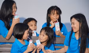 Trường Hy Vọng nhận món quà dinh dưỡng từ TH true Milk