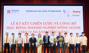 Công bố Học bổng doanh nghiệp đồng hành cùng HIU