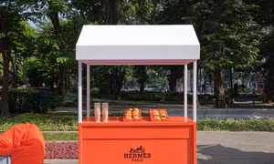 Công chúng Thủ đô thích thú trải nghiệm Kiosk Du lịch của Tạp chí Le Monde d’Hermès