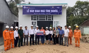 Công ty Điện lực Phú Yên hỗ trợ xây nhà tình nghĩa cho gia đình khó khăn