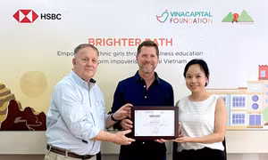 HSBC Việt Nam và VinaCapital Foundation chăm lo cho nữ sinh dân tộc thiểu số