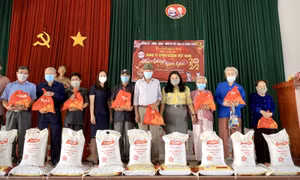 Vedan Việt Nam trao tặng 1.000 phần quà Tết cho người dân