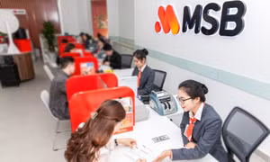 Nhiều ngân hàng gấp rút lên sàn cuối năm
