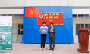 Thí sinh Tây Ninh với 27,1 điểm giành học bổng toàn phần ngành Kỹ thuật phần mềm tại EIU