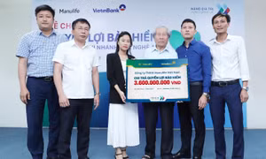 Manulife Việt Nam chi trả 3,6 tỷ đồng quyền lợi bảo hiểm cho khách hàng ở Nghệ An