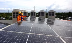 Thí điểm xã hội hóa lắp điện mặt trời mái nhà tại chợ Đồng Xuân