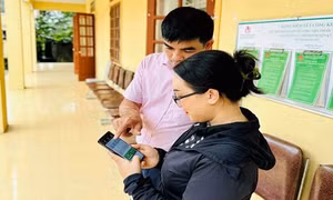 Huyện miền núi khó khăn triển khai ngân hàng điện tử cho đối tượng chính sách