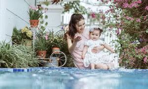 Nguyễn Ngọc Anh đưa cả gia đình vào MV mới mừng thôi nôi con gái nhỏ