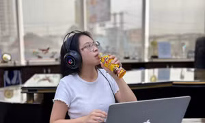  Gen Z tiết lộ cách tiếp năng lượng, tỉnh táo tức thì dù thức đêm, thiếu ngủ
