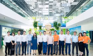 Bí thư Thành ủy Hà Nội và Bộ trưởng Bộ Khoa học Công nghệ làm việc tại Tập đoàn FPT