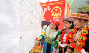 Đồng bào dân tộc Mông ở xã xa nhất Thái Nguyên trong ngày hội bầu cử