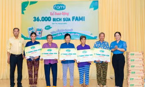 Nhãn hàng sữa đậu nành Fami đồng hành cùng người dân khó khăn vùng ĐBSCL