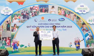 Tiếp tục trao 1,5 triệu hộp sữa cho gần 17.000 trẻ em 