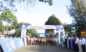 Gần 1500 vận động viên chinh phục đỉnh núi Bà Rá cùng Number 1 Active