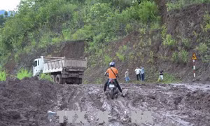 Mưa lũ gây sạt lở nhiều đoạn đường tại huyện Nậm Pồ, Điện Biên
