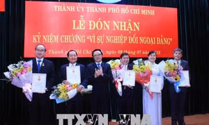 Nhiều tập thể, cá nhân vinh dự được nhận Kỷ niệm chương “Vì sự nghiệp đối ngoại Đảng”