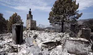 Sơ tán gần 20.000 người do cháy rừng tại California, Mỹ