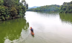 Hồ Pá Khoang viên ngọc bích của núi rừng Tây Bắc