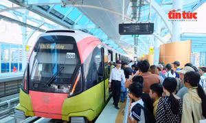 Người dân hào hứng sử dụng hệ thống giao thông công cộng '0 đồng'