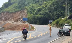 Thông tuyến Quốc lộ 6 sau hàng loạt sự cố sạt lở do hoàn lưu bão số 1