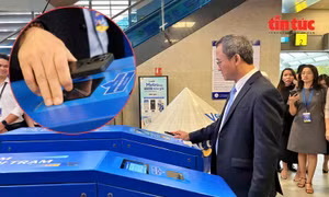 Khuyến khích hành khách thanh toán không dùng tiền mặt khi mua vé đi Metro