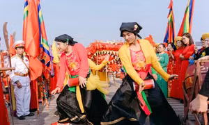 Độc đáo điệu múa 'Con đĩ đánh bồng' làng Triều Khúc và đất Mễ Sở