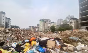 Bãi rác tự phát 'bủa vây' khu dân cư khu vực thi công tuyến Vành đai 2.5