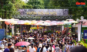 Vườn thú Hà Nội thu hút đông đảo du khách dịp nghỉ lễ 2/9