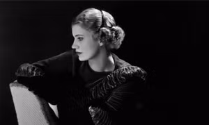 Lee Miller - Cuộc đời rực rỡ của phóng viên chiến trường kiêm người mẫu Mỹ 