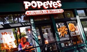 Vượt qua KFC, Popeyes trở thành chuỗi cửa hàng gà lớn thứ 2 ở Mỹ 