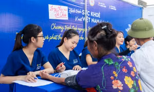 Long Châu cùng Hội Thầy thuốc trẻ và các bệnh viện tuyến trung ương chăm sóc sức khỏe cộng đồng tại xã Minh Châu