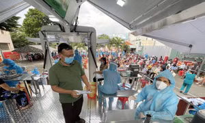 Tổng hợp COVID-19 từ 16-22/8: Số ca mắc vượt mốc 10.000 ca/ngày; TP Hồ Chí Minh thực hiện ‘ai ở đâu ở yên đó