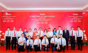 Vedan Việt Nam trao kỷ niệm chương tri ân nhân viên gắn bó 20, 25 và 30 năm