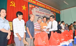 Trên 1,59 triệu hộ nghèo, hộ cận nghèo đã được hỗ trợ, tặng quà Tết