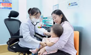 Chuyên gia cảnh báo: Khói thuốc thụ động làm tăng nguy cơ mắc não mô cầu ở trẻ
