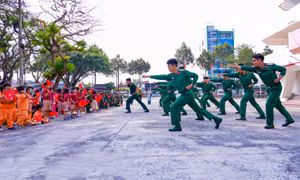 Ươm mầm tình yêu Tổ quốc qua hoạt động trải nghiệm tại đơn vị quân đội