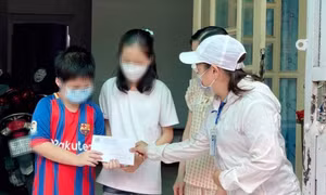 Chương trình 'Tết Hy vọng' đến với trẻ mồ côi do dịch COVID-19