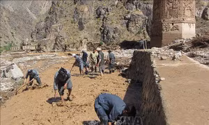 Ngăn nước lũ dâng cao cứu nguy tháp giáo đường ở Afghanistan 
