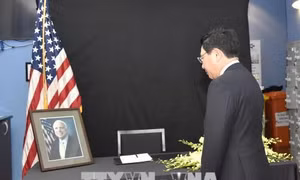 Nhiều tổ chức, cá nhân đến chia buồn Thượng nghị sĩ John McCain qua đời