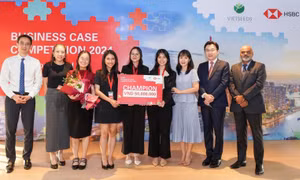 Sinh viên ĐH VinUniversity đạt quán quân Cuộc thi Giải quyết tình huống kinh doanh HSBC 2024