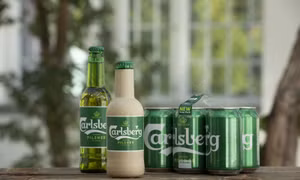 Carlsberg tiến gần hơn tới việc hiện thực hóa chai bia 'giấy' đầu tiên trên thế giới