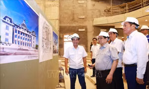 Thủ tướng thăm Trung tâm thông tin chỉ huy Công an Phú Thọ và khảo sát công trình xây dựng nhà văn hóa nghệ thuật tỉnh
