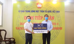 TCPVN hỗ trợ 500 triệu đồng cho Bệnh viện Bạch Mai đẩy lùi dịch COVID-19